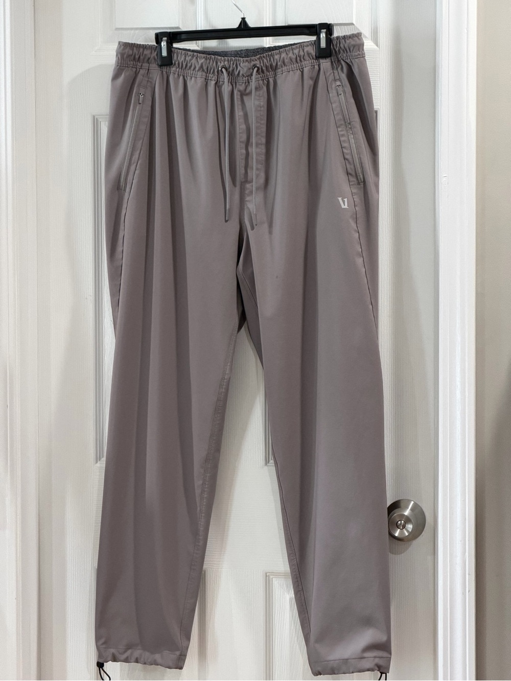 Vuori Men's Jogger Pants in Taupe Gray